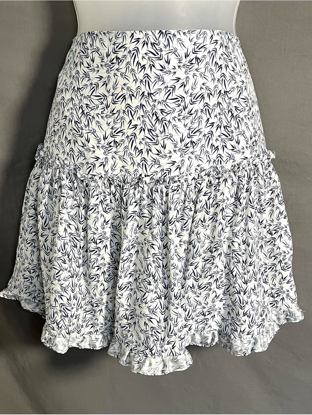 Charlotte Brody 100% Silk Ruffle Mini Skirt Navy Bamboo Leaf Sz 6 Luxury